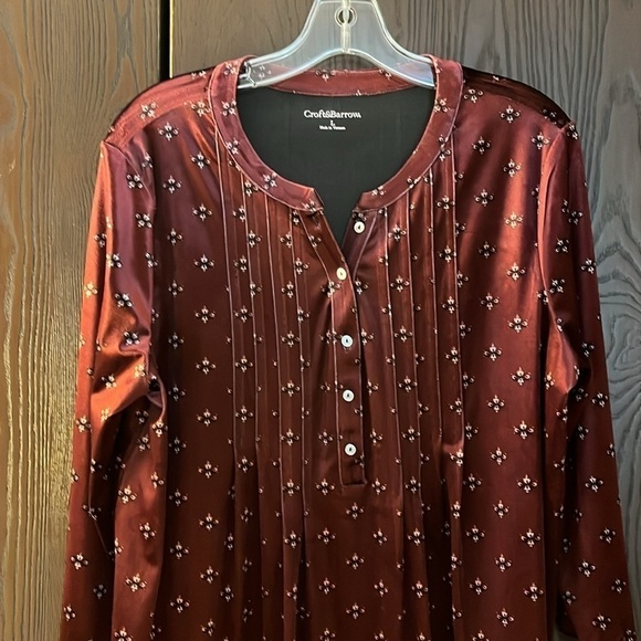 Croft & Barrow cranberry velvet , 3/4 sleeved top. Size Large - Picture 9 of 10